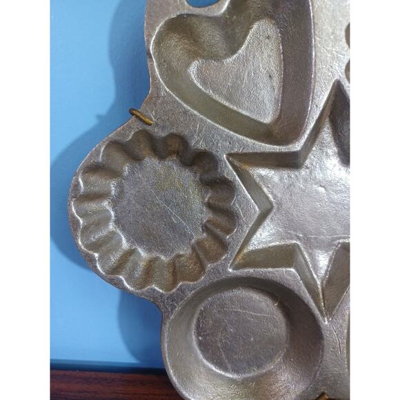 Vintage Cast Aluminum Baking Mold 9” X 8” Hanging Star Hearts Circles - Picture 3 of 15